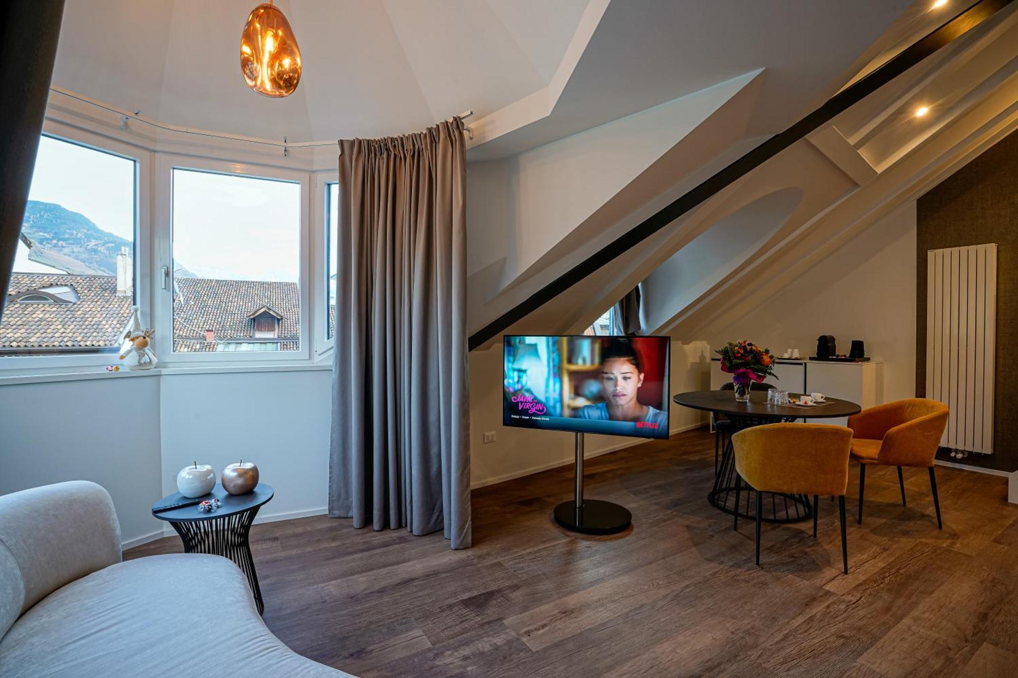 Your Stay In Bolzano Bilik gambar